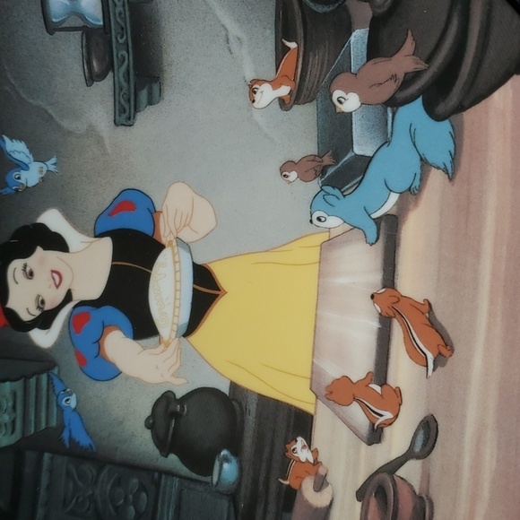 Snow White Knowles home decor plate 8-1/2" colorful Snow White A Special Treat - Picture 3 of 8